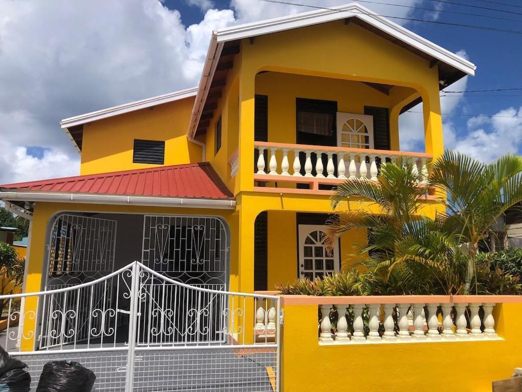 Вилла Donamae 2 Story Barbados House Бриджтаун Экстерьер фото
