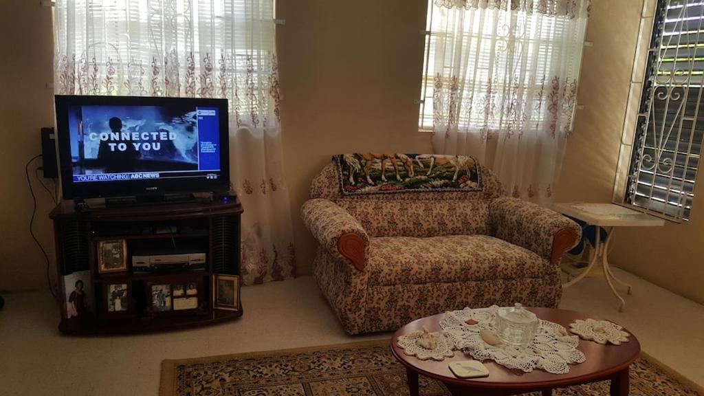 Вилла Donamae 2 Story Barbados House Бриджтаун Экстерьер фото
