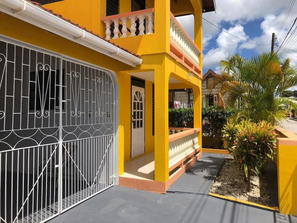 Вилла Donamae 2 Story Barbados House Бриджтаун Экстерьер фото