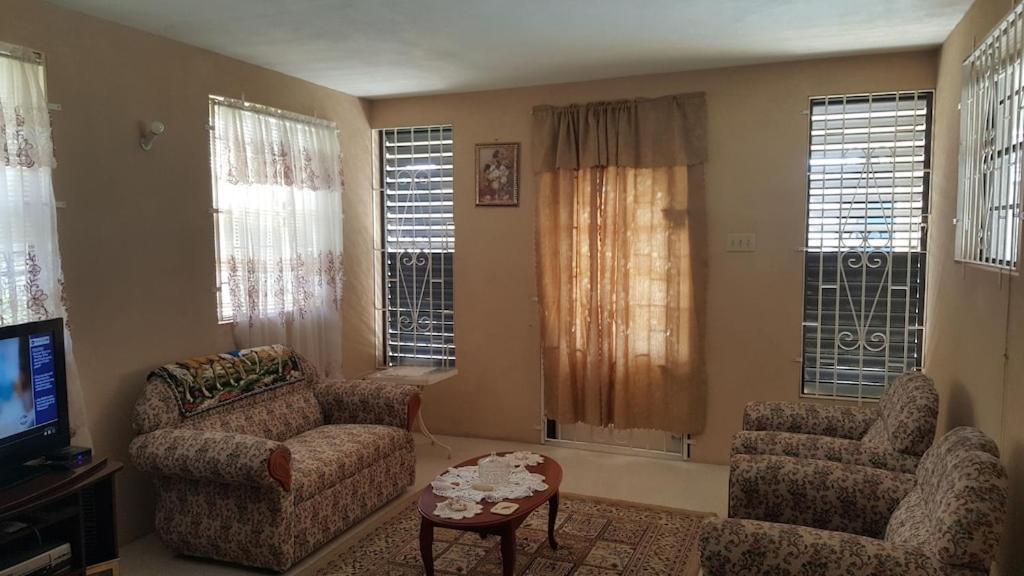 Вилла Donamae 2 Story Barbados House Бриджтаун Экстерьер фото